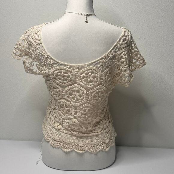 Vintage-inspired Size Small-Medium  cream crochet lace top - Picture 2 of 3